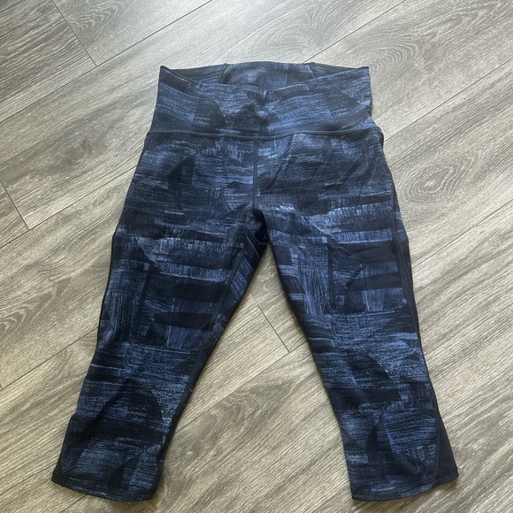 Lululemon Train Times Crop (17")
Transition Multi Midnight Navy / Black - Picture 3 of 8
